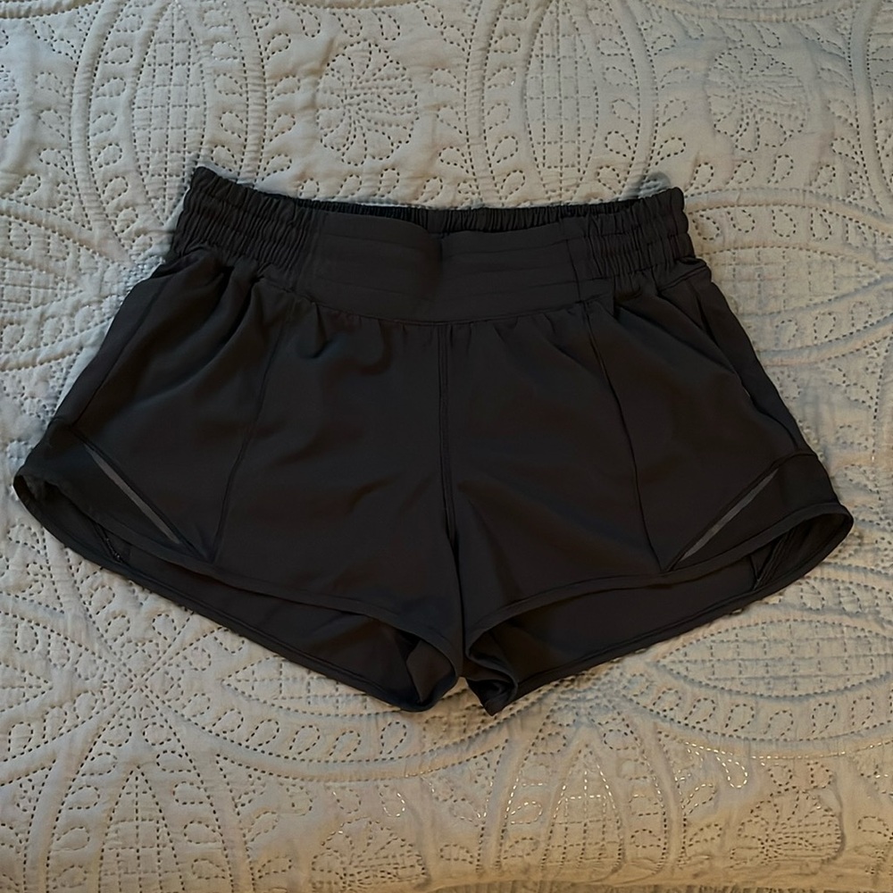 Lululemon hotty hot mid rise shorts black